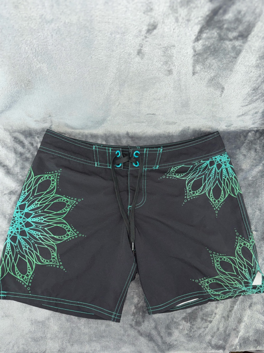 PrAna Makenna Black, Green, & Blue Mandala Board Swim Short Size Small